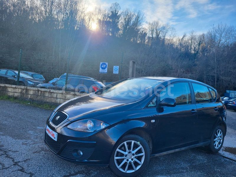 Usado Seat Altea Ecomotive 105 CV (77 kW) 2010 Negro Monovolumen