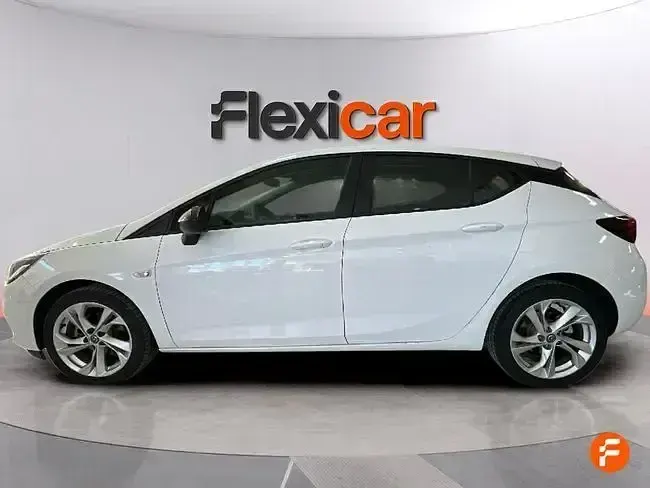 Usado Opel Astra Selective 110 CV (80 kW) 2018 Blanco