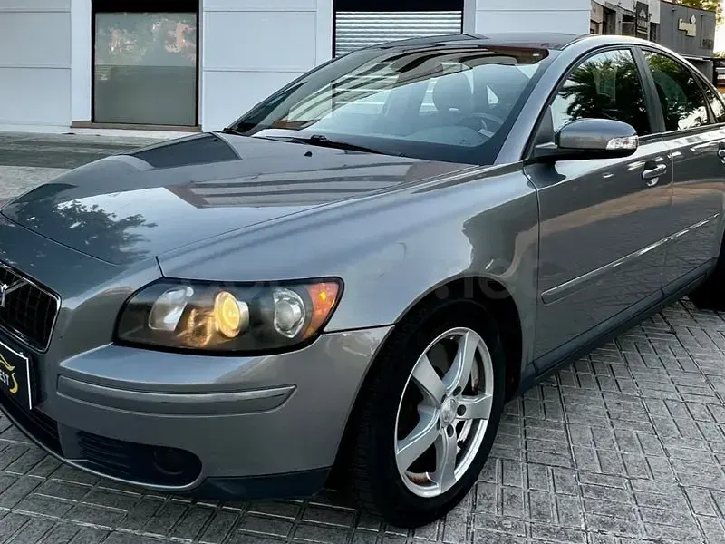 Usado Volvo S40 Momentum 180 CV (132 kW) 2006 Gris / plata Berlina