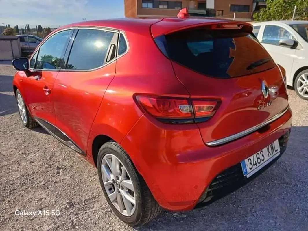 Usado Renault Clio IV Zen 91 CV (66 kW) 2019 Rojo Utilitario