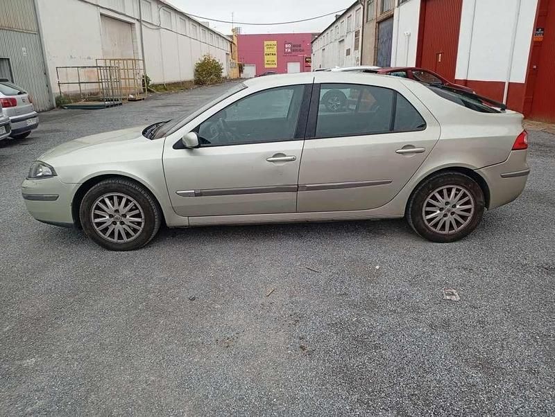 Usado Renault Laguna III Expression 111 CV (81 kW) 2007 Verde Familiar