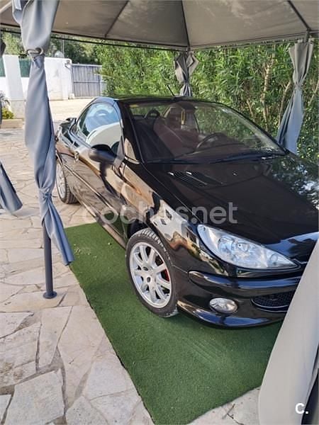 Usado Peugeot 206 138 CV (101 kW) 2003 Negro Descapotable