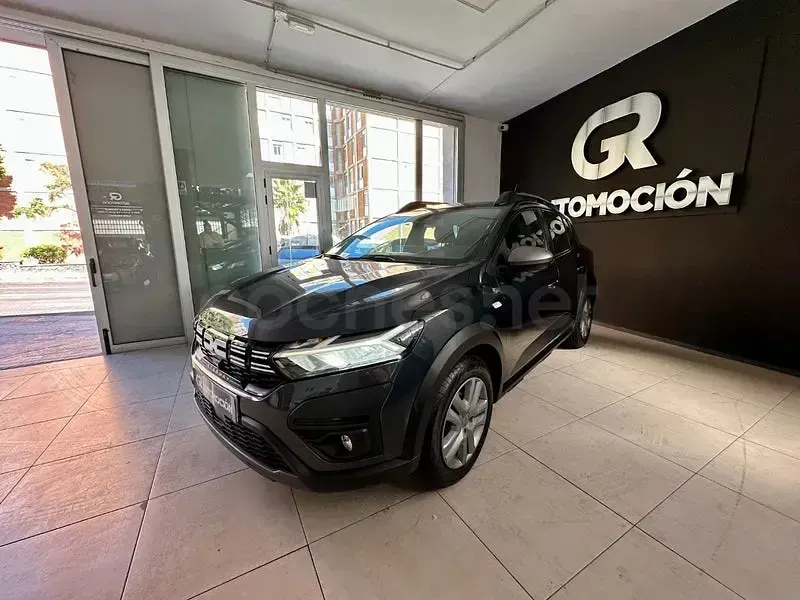 Usado Dacia Sandero Essentiel 91 CV (66 kW) 2023 Gris / plata Berlina