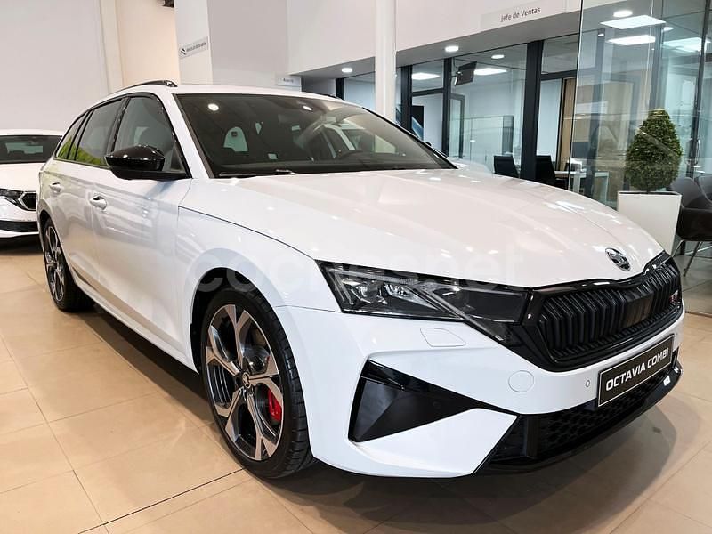 Blanco Nuevo 2025 Skoda Octavia RS Familiar | 45.900 € (Caro) - Imagen 1/4