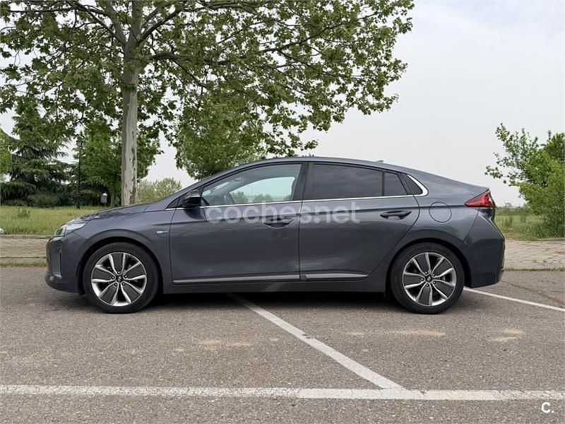 Usado Hyundai Ioniq 141 CV (103 kW) 2017 Gris / plata Utilitario