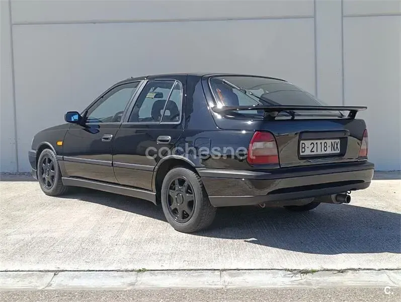 Usado Nissan Sunny 143 CV (105 kW) 1992 Negro Berlina
