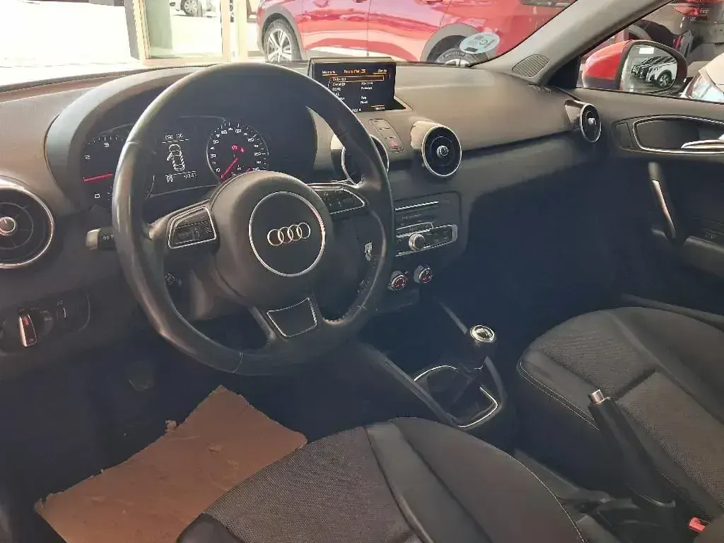 Usado Audi A1 Design 90 CV (66 kW) 2015 Rojo Utilitario