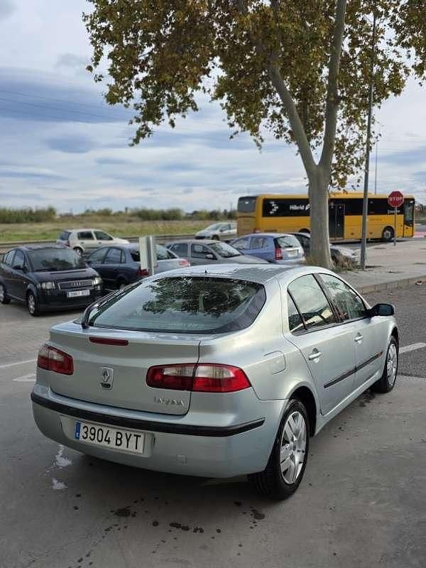 Usado Renault Laguna II Dynamique 120 CV (88 kW) 2002 Azul Berlina