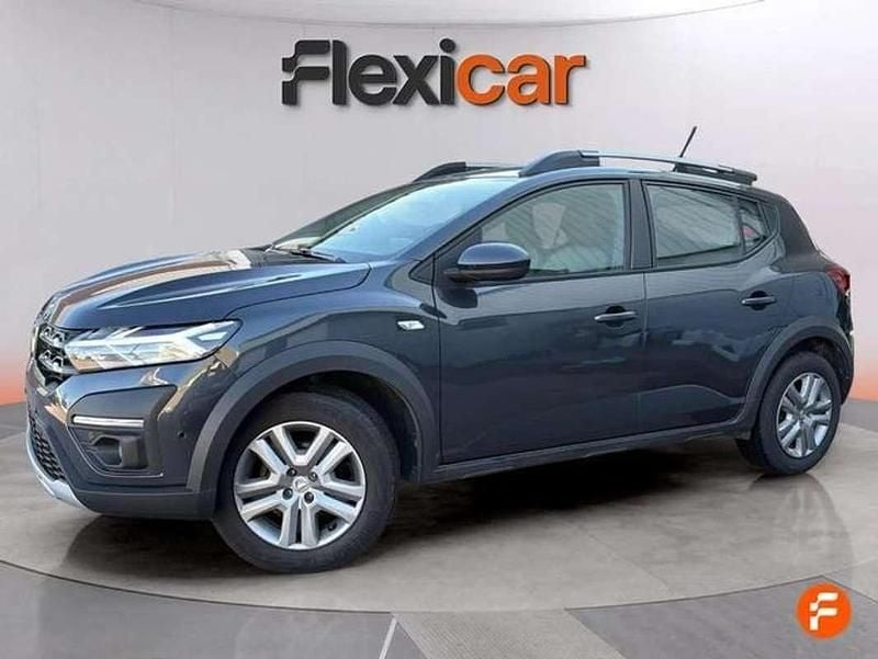 Usado Dacia Sandero Comfort 91 CV (66 kW) 2022 Gris Utilitario