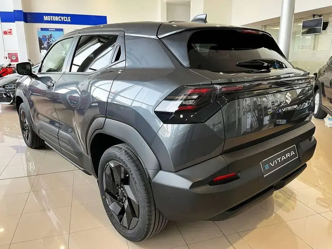 Nuevo Suzuki e-Vitara 105 kW (143 CV) 2026 Gris SUV