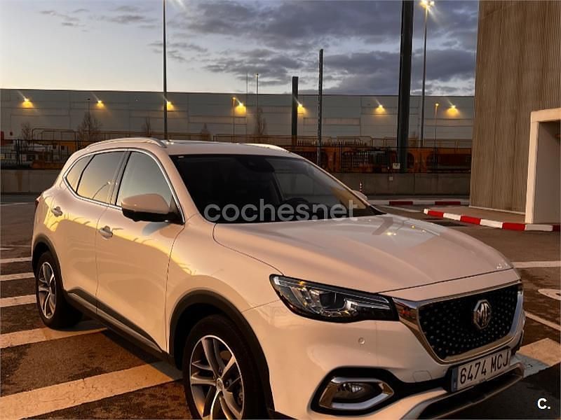 Używany MG EHS Luxury 258 KM (189 kW) 2022 Biały SUV
