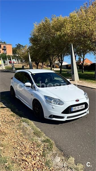 Usado Ford Focus ST 250 CV (183 kW) 2013 Blanco Berlina