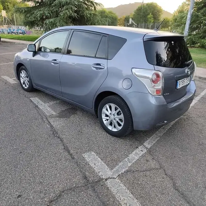 Usado Toyota Verso Active 126 CV (92 kW) 2009 Gris Monovolumen