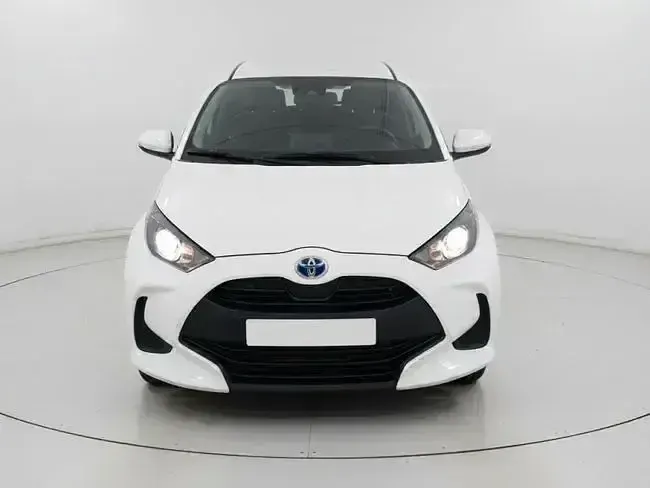 Usado Toyota Yaris Active 116 CV (85 kW) 2022 Blanco Utilitario