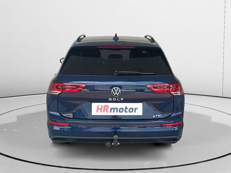 Usado VW Golf VIII Life 110 CV (80 kW) 2021 Azul Familiar