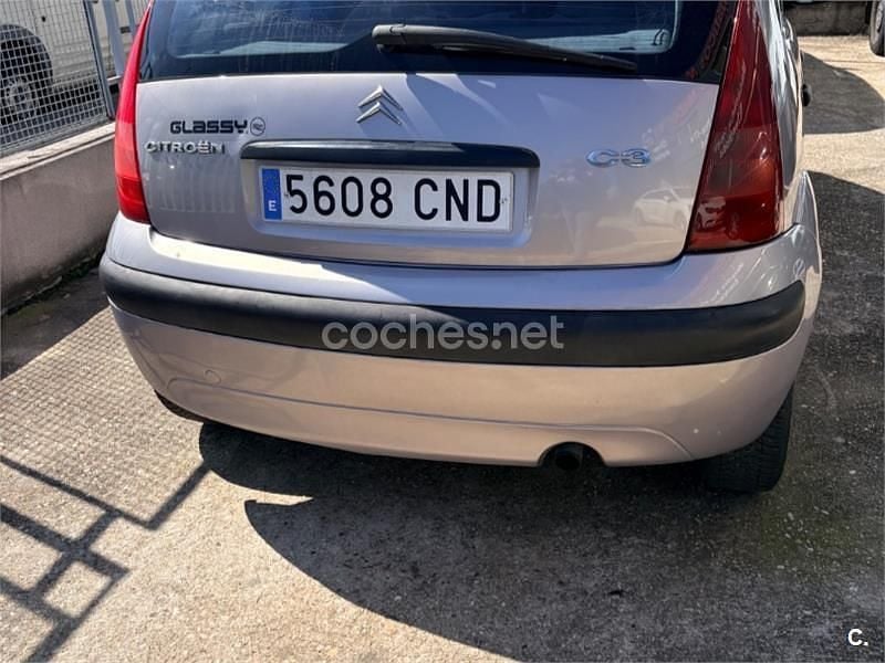 Usado Citroën C3 70 CV (51 kW) 2003 Violeta / lila Berlina