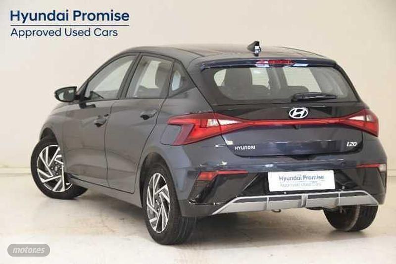 Usado Hyundai i20 99 CV (72 kW) 2024 Gris Utilitario