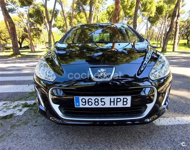 Usado Peugeot 308 SW Family 112 CV (82 kW) 2013 Negro Familiar
