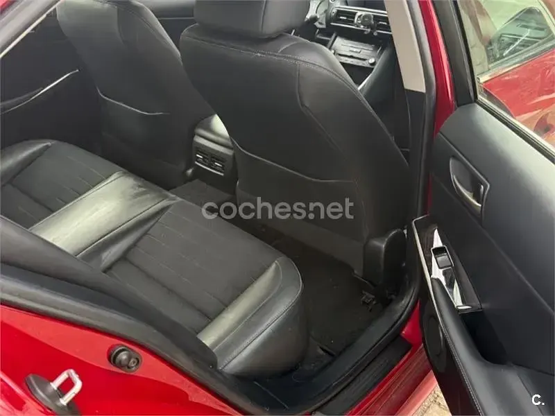 Usado Lexus IS300h Executive Line 223 CV (164 kW) 2017 Rojo Berlina
