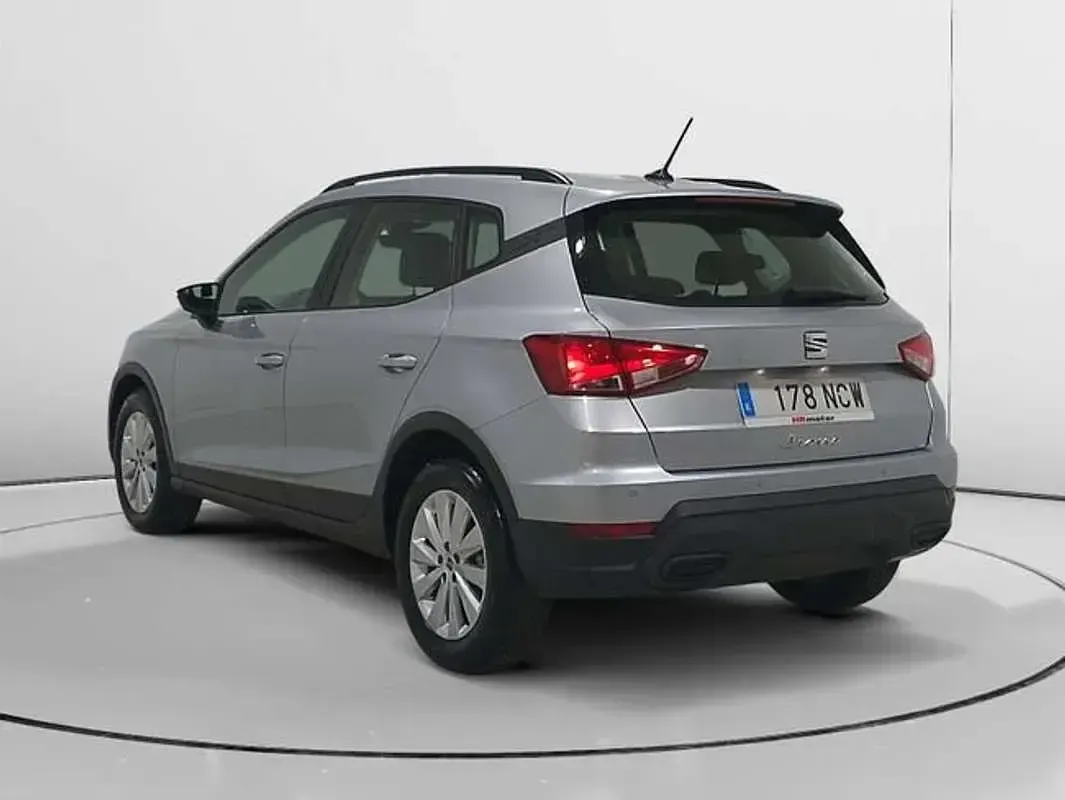 Usado Seat Arona Style 110 CV (80 kW) 2024 Gris SUV