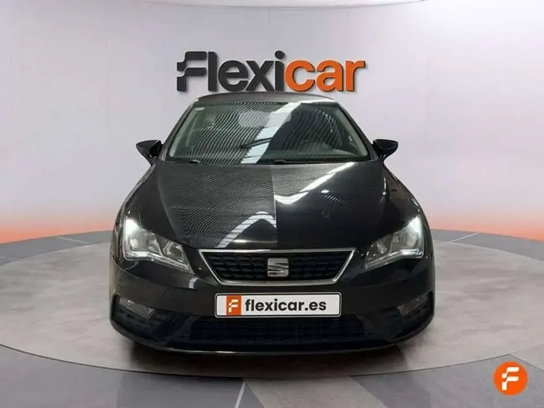 Usado Seat Leon ST Style 110 CV (80 kW) 2018 Negro Familiar