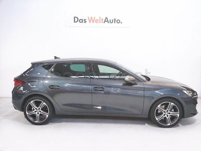 Usado Seat Leon FR 150 CV (110 kW) 2021 Gris / plata Berlina