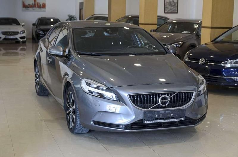 Käytetty Volvo V40 Momentum 150 HP (110 kW) 2019 Harmaa Viistoperä