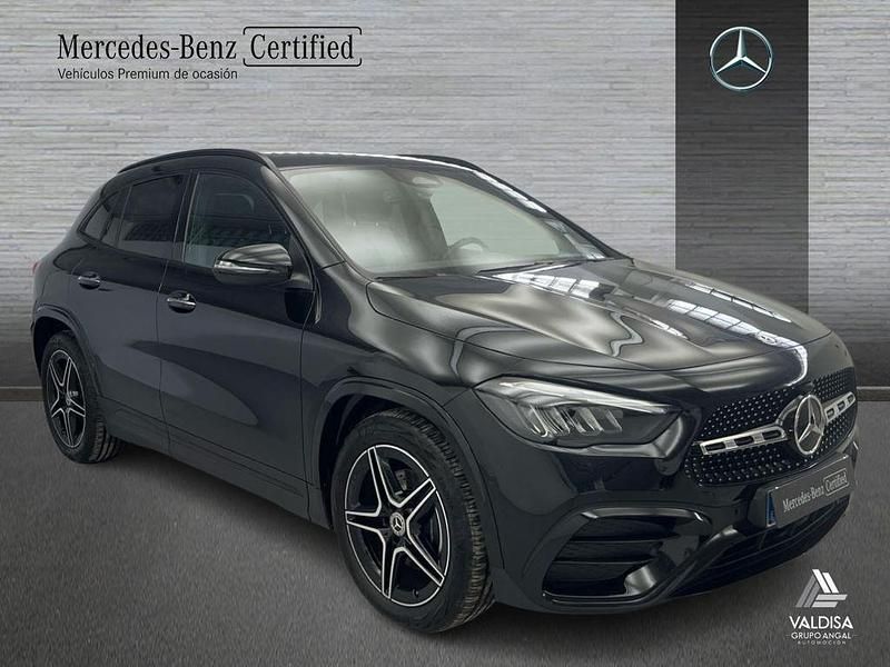 Usado Mercedes GLA200 AMG line 150 CV (110 kW) 2025 Negro SUV