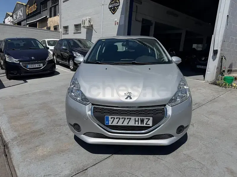 Usado Peugeot 208 Active 82 CV (60 kW) 2014 Gris / plata Utilitario