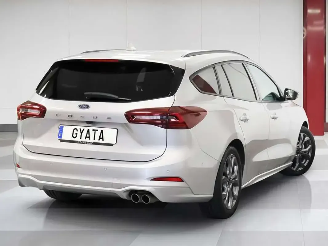 Usado Ford Focus ST-Line 155 CV (114 kW) 2024 Plateado Familiar