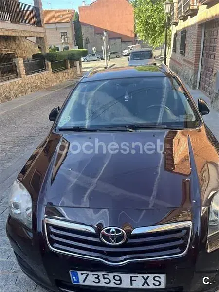 Usado Toyota Avensis Sol 150 CV (110 kW) 2007 Granate Familiar
