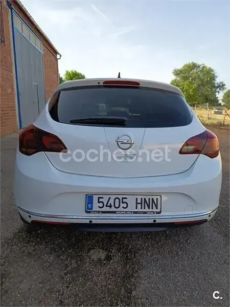 Usado Opel Astra Sportive 130 CV (95 kW) 2013 Blanco Berlina
