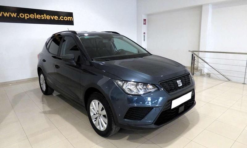 Usado Seat Arona Style 95 CV (69 kW) 2019 Gris / plata SUV