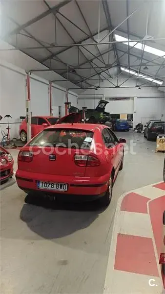 Używany Seat Leon 105 KM (77 kW) 2002 Czerwony Hatchback