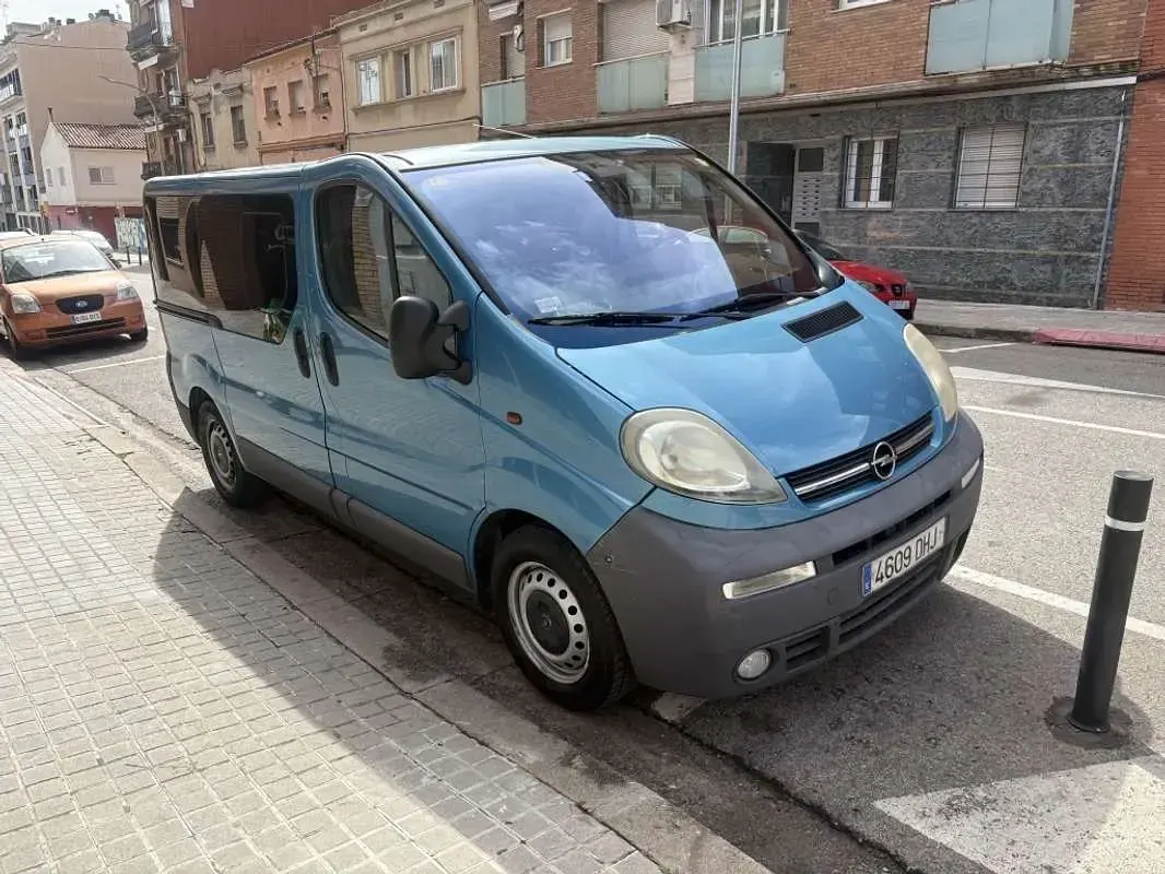 Usado Opel Vivaro 135 CV (99 kW) 2005 Azul Monovolumen