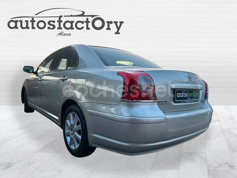 Usado Toyota Avensis Executive 150 CV (110 kW) 2010 Beige Berlina