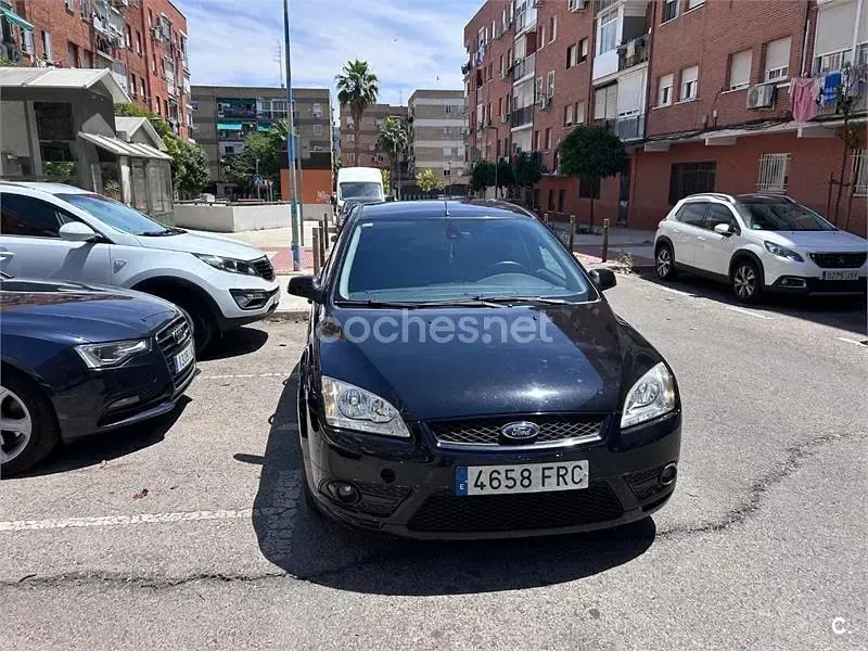 Usado Ford Focus Ghia 115 CV (84 kW) 2007 Negro Berlina