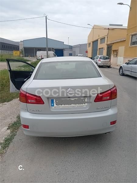 Usado Lexus IS220d Sport Line 177 CV (130 kW) 2007 Gris / plata Berlina