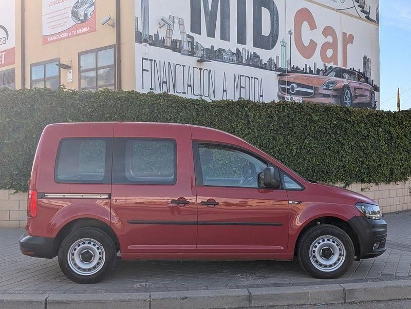 Usado VW Caddy Edition 102 CV (75 kW) 2020 Rojo Monovolumen
