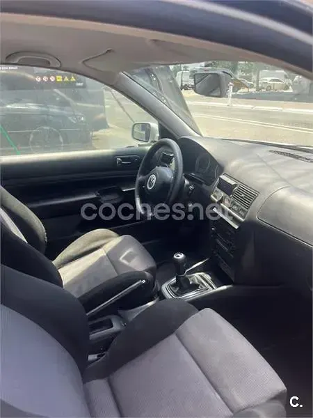 Usado VW Golf IV Advance 110 CV (80 kW) 2002 Gris / plata Berlina