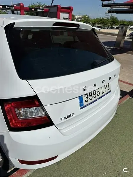 Usado Skoda Fabia Style 95 CV (69 kW) 2021 Blanco Utilitario