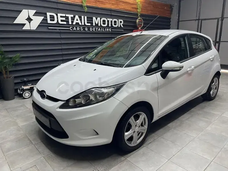 Usado Ford Fiesta Trend 70 CV (51 kW) 2012 Blanco Berlina