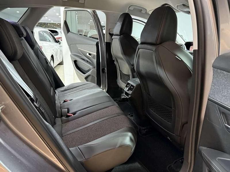 Usado Peugeot 3008 Allure 131 CV (96 kW) 2021 Gris SUV