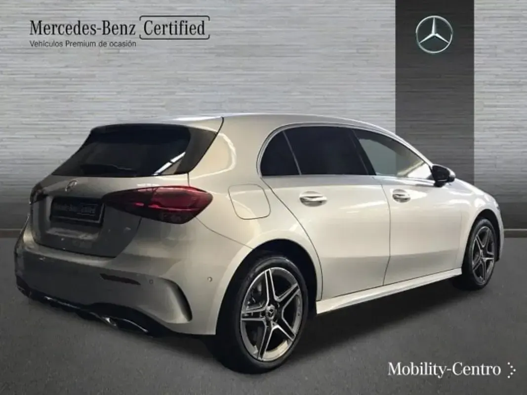 Usado Mercedes A250 AMG line 217 CV (159 kW) 2023 Iridiumsilver, metallic paint Utilitario