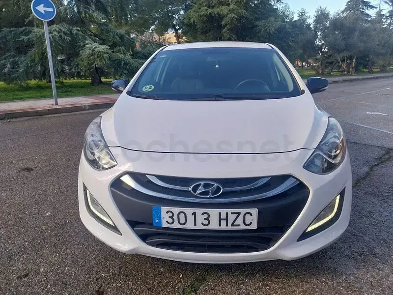 Usado Hyundai i30 GO! 110 CV (80 kW) 2014 Blanco Berlina