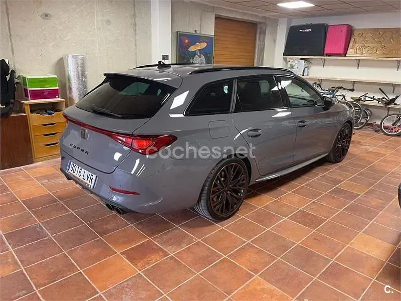 Usado Cupra Leon 310 CV (228 kW) 2021 Gris / plata Familiar