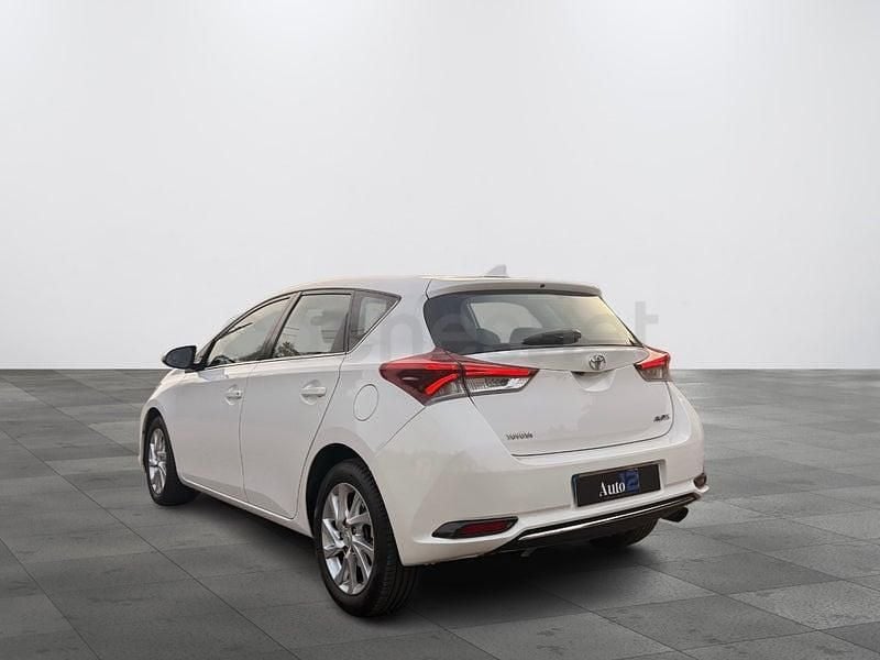 Usado Toyota Auris 116 CV (85 kW) 2016 Blanco Berlina