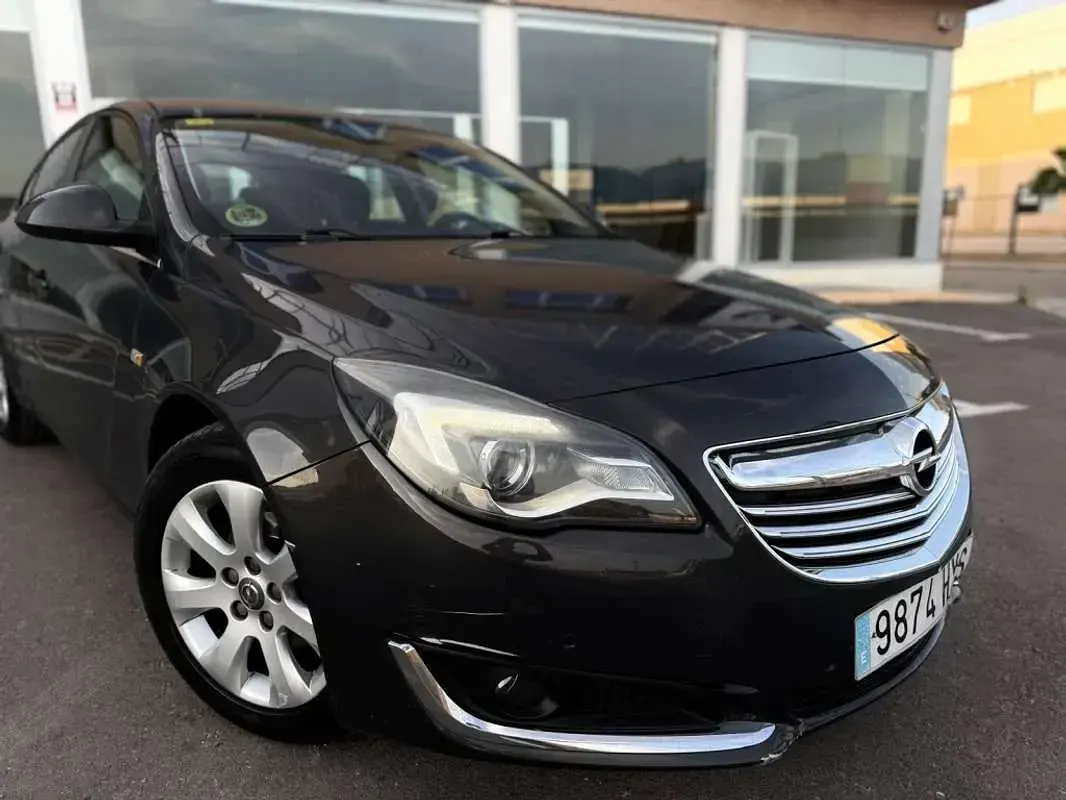 Usado Opel Insignia Business 140 CV (102 kW) 2014 Negro Berlina