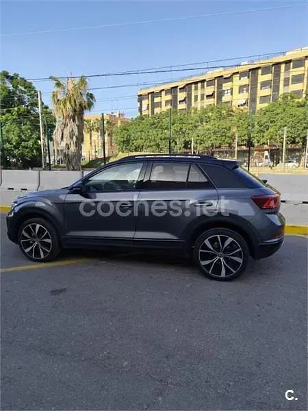 Usado VW T-Roc 150 CV (110 kW) 2025 Gris / plata SUV