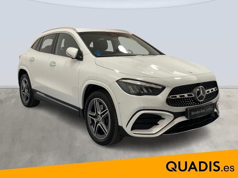 Usado Mercedes GLA250 AMG line 218 CV (160 kW) 2024 Blanco SUV